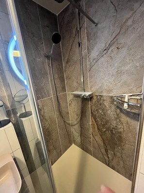 Een douche, een haardroger