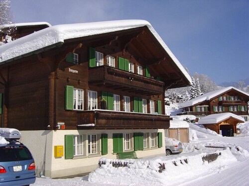 quiet location, directly at the ski school with view to the Eigernordwand