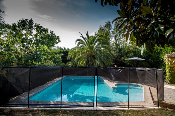 Piscine extérieure, piscine chauffée