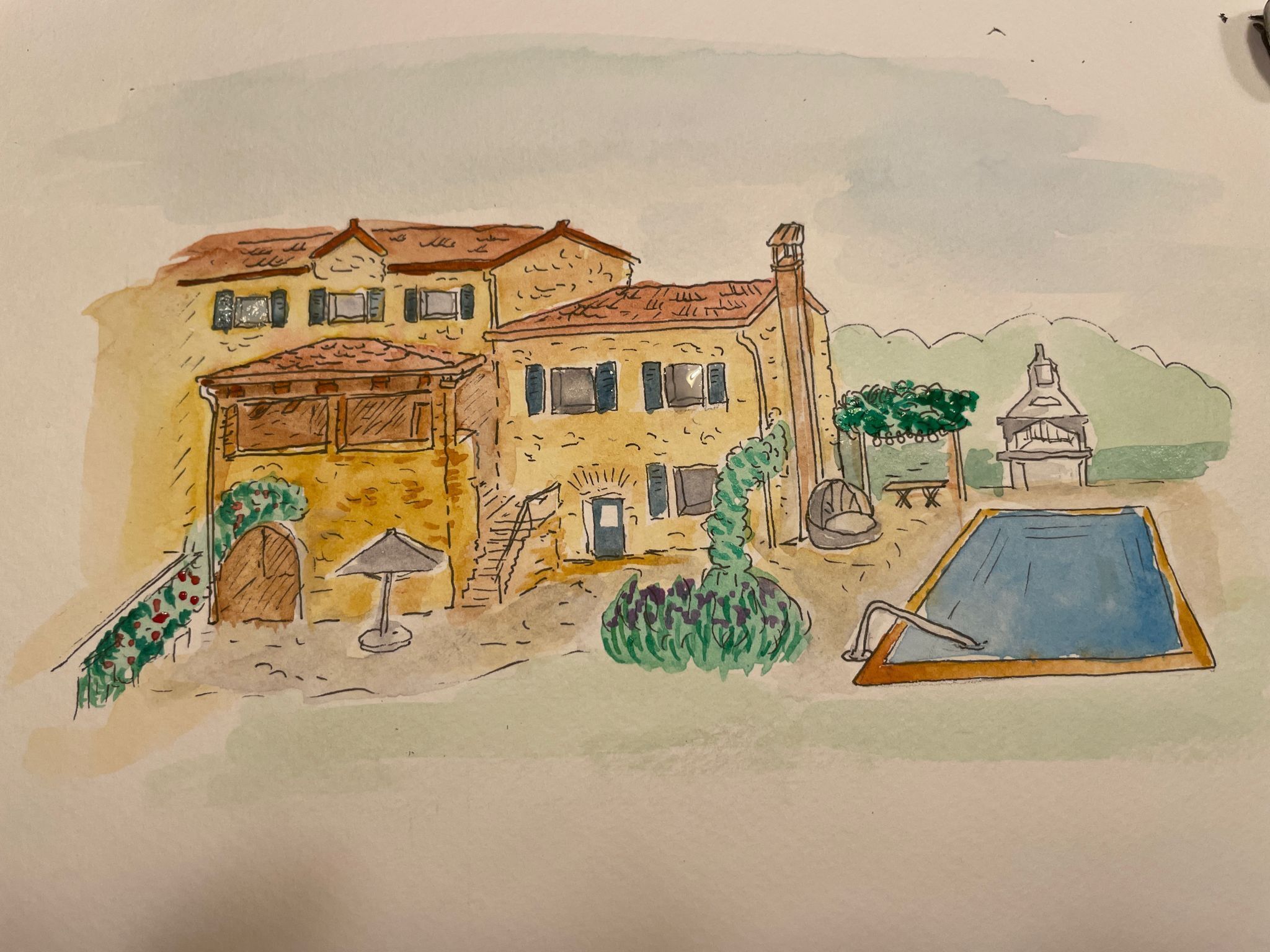 Un bâtiment à deux étages doté d’une piscine, d’un petit jardin et d’un kiosque.