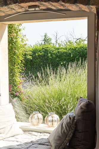 Charming stone house, private pool in a quiet location