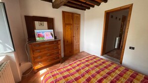 1 bedroom, WiFi, bed sheets - Holiday flat for 4 persons with a large terracce wit ocean view (Massarosa)
