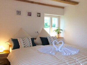 2 多间卧室、WiFi、床单