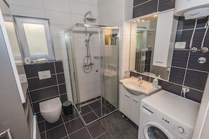 Combined shower/tub, hair dryer, towels, soap