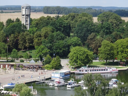 4 * FH puutarhalla, leikkipaikka, sauna, kunto, 2 makuuhuonetta, keittiö, jossa astianpesukone