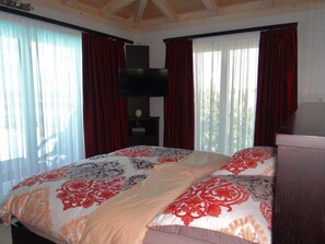 4 bedrooms, in-room safe, iron/ironing board, free WiFi