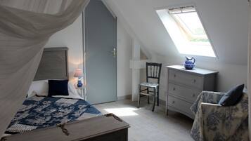 2 slaapkamers, een strijkplank/strijkijzer, reisbedje, wifi