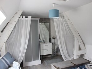 2 bedrooms, iron/ironing board, travel crib, WiFi