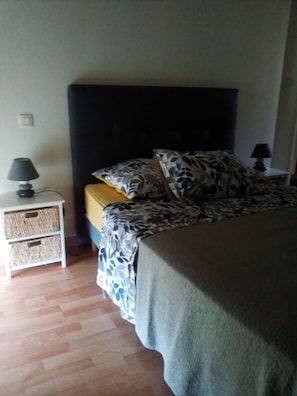 2 habitaciones, tabla de planchar con plancha y wifi gratis