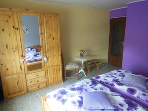 2 bedrooms, in-room safe, iron/ironing board, travel crib