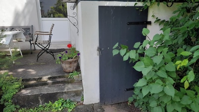 Nice apartment with garden, very close to the city center