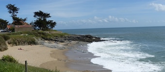 House 1872, beautiful architecture, renovated, facing sea, sun and calm