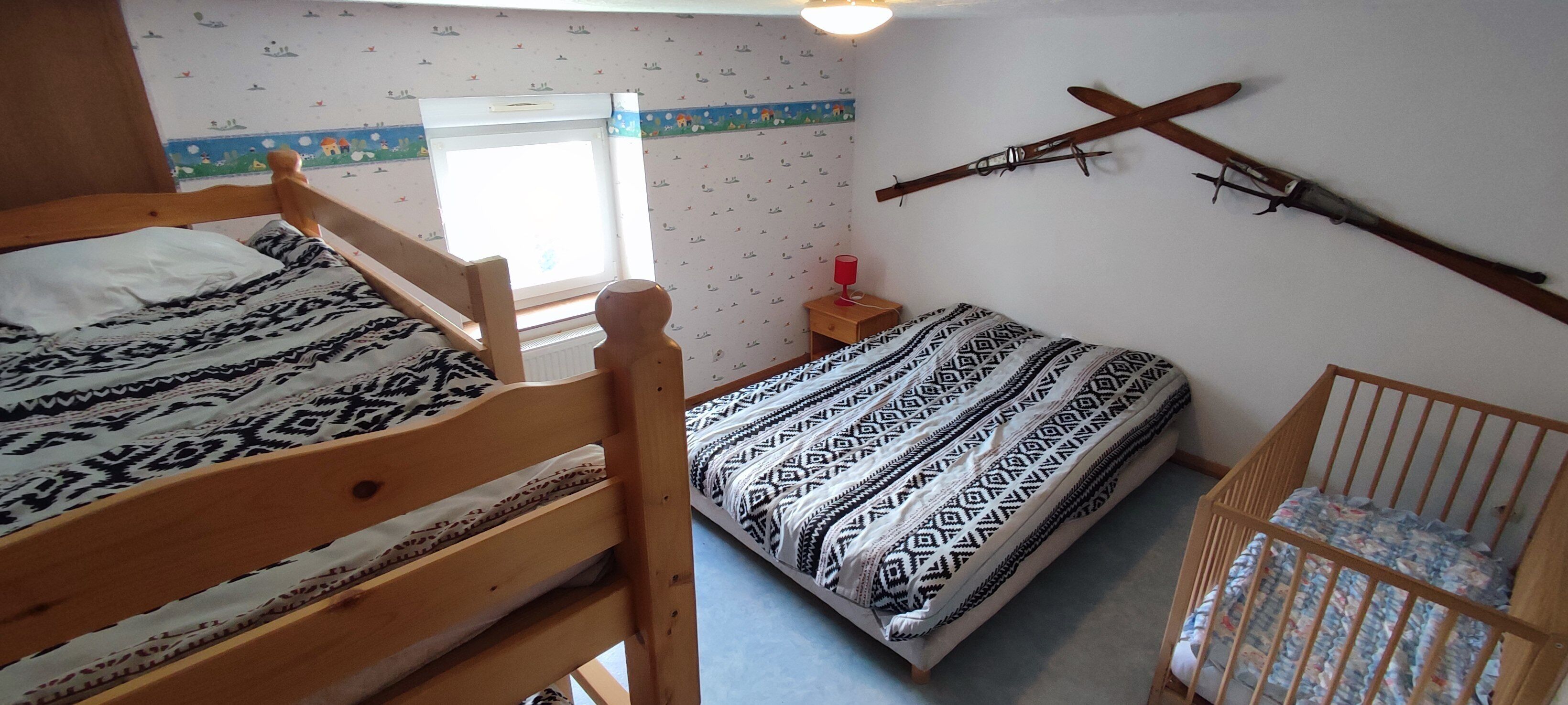 5 slaapkamers, een strijkplank/strijkijzer, gratis wifi