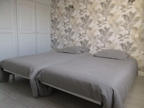 2 bedrooms, iron/ironing board, free WiFi, bed sheets
