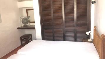 3 bedrooms, in-room safe, iron/ironing board, travel crib