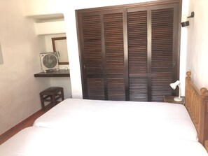 3 bedrooms, in-room safe, iron/ironing board, travel crib - Pool villla in the Quinta do Paraiso, just 800 m to the beach/village centre (Praia do Carvoeiro)