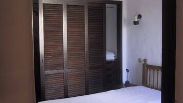 3 Schlafzimmer, Zimmersafe, Bügeleisen/Bügelbrett, Reisekinderbett