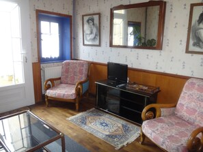 TV - rental chalet in a property (Perros-Guirec)