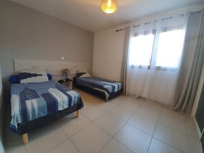 2 bedrooms, iron/ironing board, travel cot, free WiFi