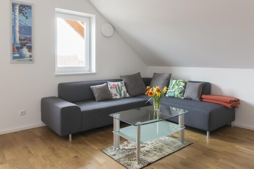 großräumige Wohnung mit Balkon und Aufzug mit Bergblick