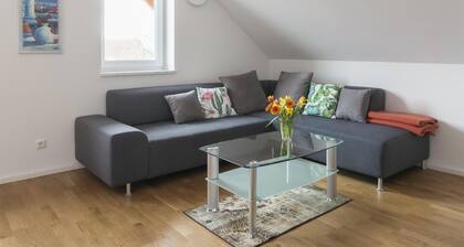 großräumige Wohnung mit Balkon und Aufzug mit Bergblick