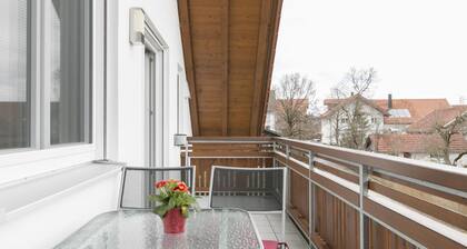 großräumige Wohnung mit Balkon und Aufzug mit Bergblick