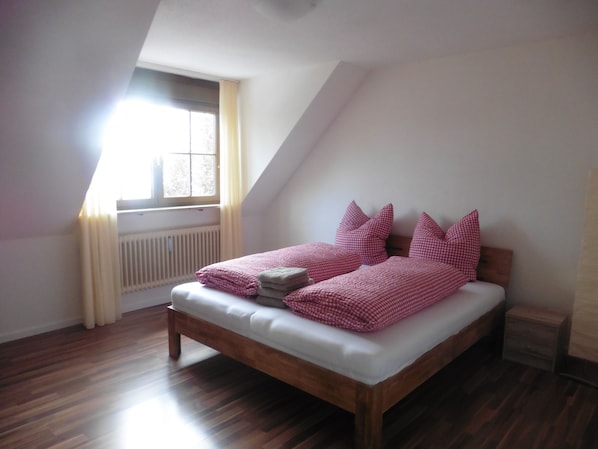 5 bedrooms, free WiFi, bed sheets