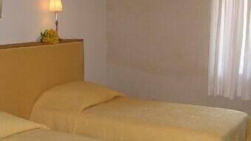 3 habitaciones, tabla de planchar con plancha y wifi gratis