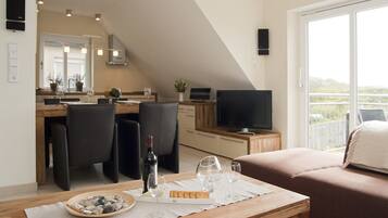 Fernseher, Kamin, DVD-Player, Bücher