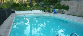 15 mins from Cassis, apartment in a Provencal country house
