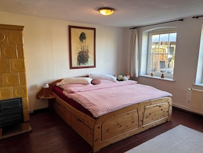 2 dormitorios, tabla de planchar con plancha, wifi gratis y ropa de cama