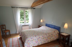 2 bedrooms, iron/ironing board