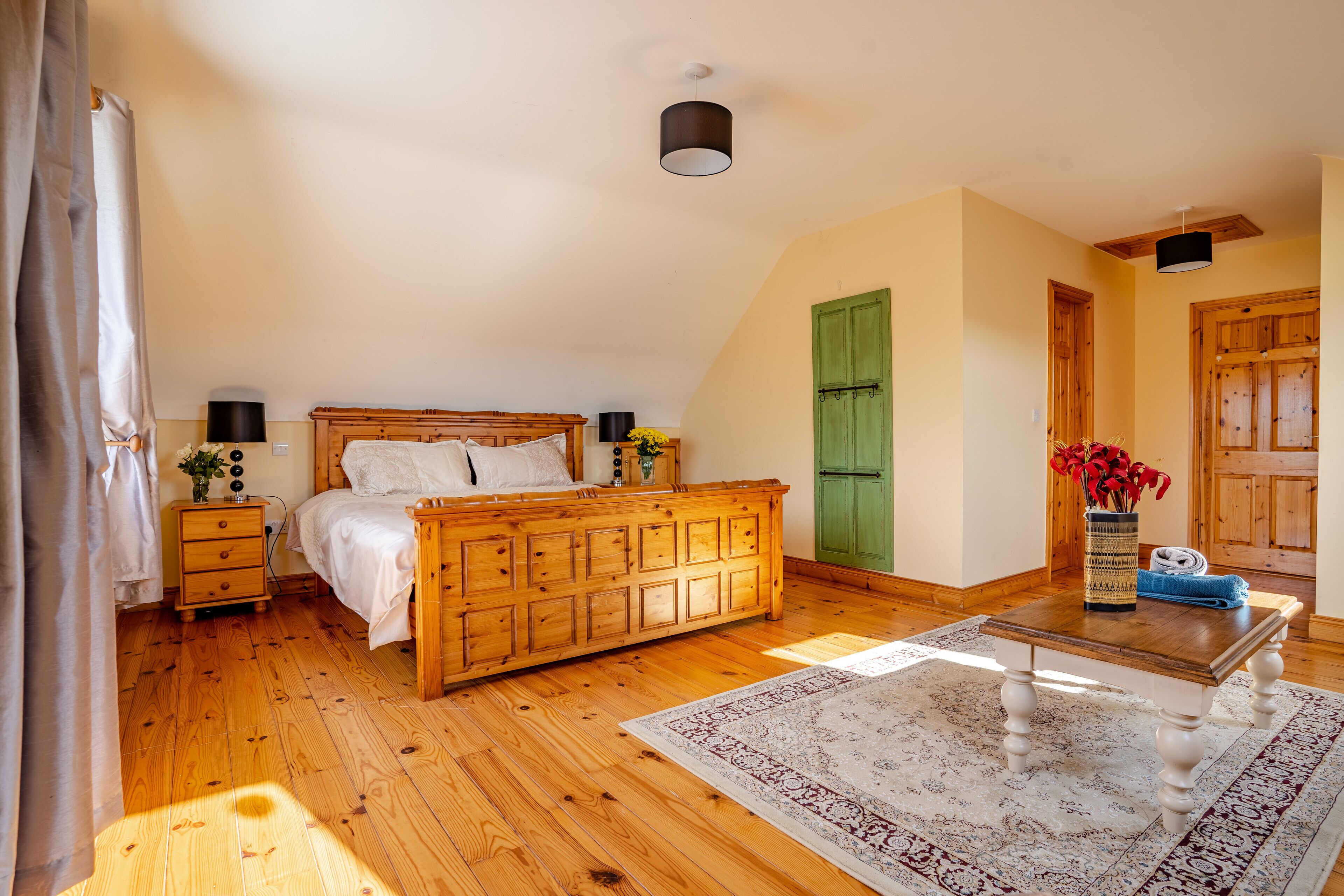 4 bedrooms, iron/ironing board, free WiFi, bed sheets