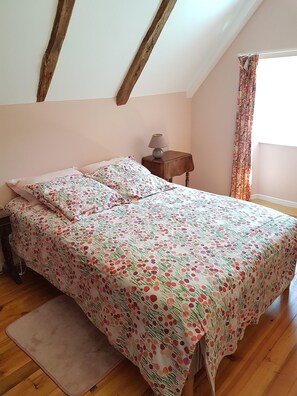 4 bedrooms, iron/ironing board, free WiFi