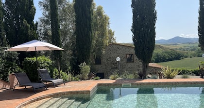 Villa avec piscine privée et jardin clos