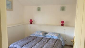 3 chambres, fer et planche à repasser, lit parapluie, Wi-Fi gratuit