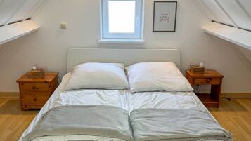 3 bedrooms, iron/ironing board, free WiFi