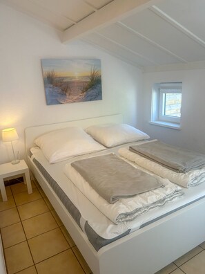 3 bedrooms, iron/ironing board, free WiFi - Top equipped, cozy holiday home with WiFi and parking - close to the beach  (Bredene)