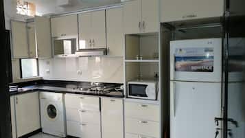 Fridge, microwave, oven, coffee/tea maker