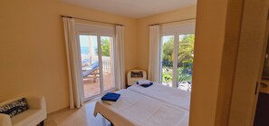 5 bedrooms, in-room safe, iron/ironing board, travel cot - Beautiful 5 bedroom 5 bathroom villa with panoramic views and private pool (Mijas Costa)