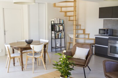 QUIET AIR-CONDITIONED GITE WITH 2 BEDROOMS AND THEIR PRIVATE BATHROOM