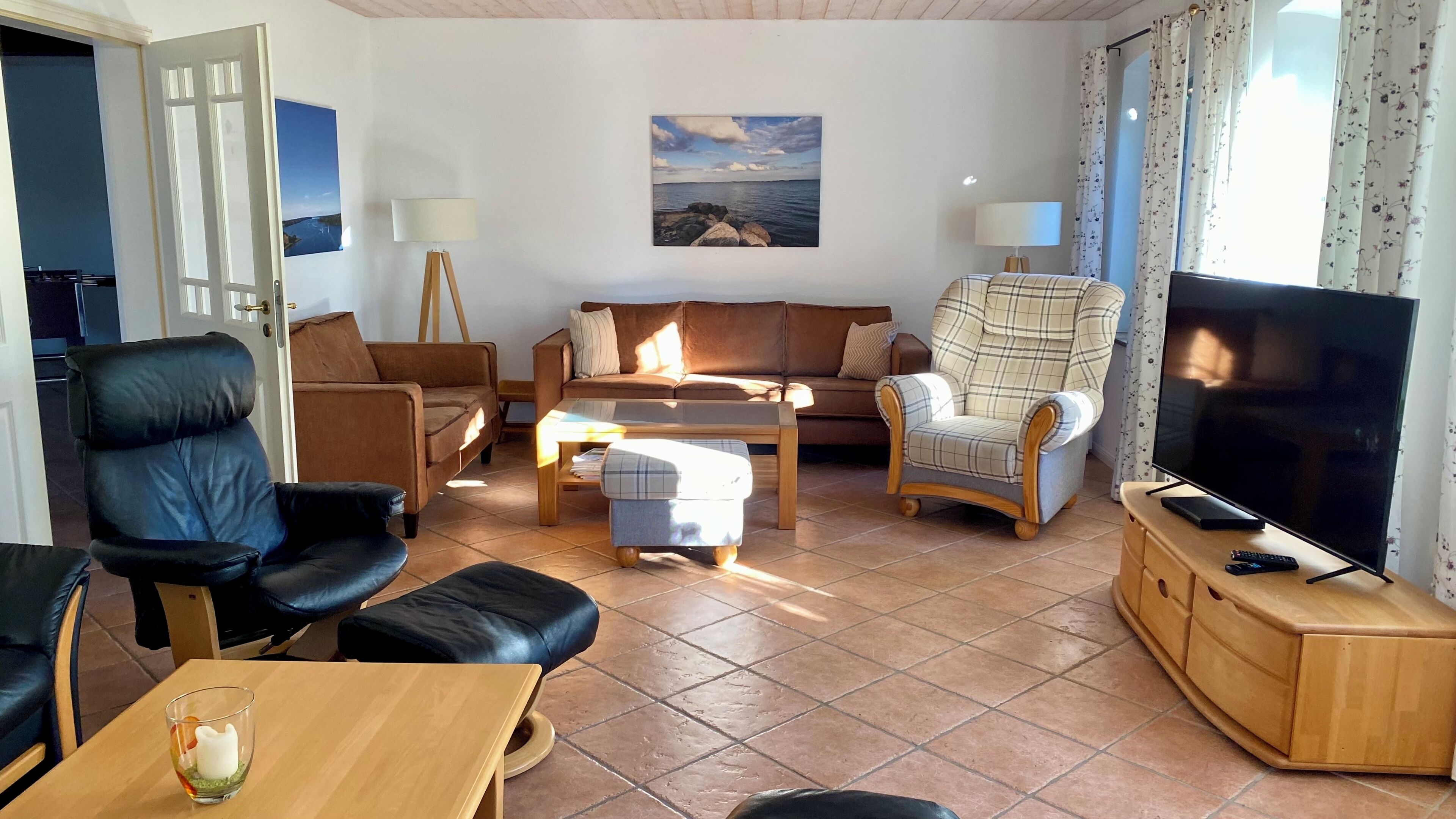 智能電視、壁爐、DVD 播放機、足球機