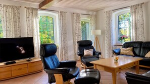 Smart-TV, Kamin, DVD-Player, Tischfußball