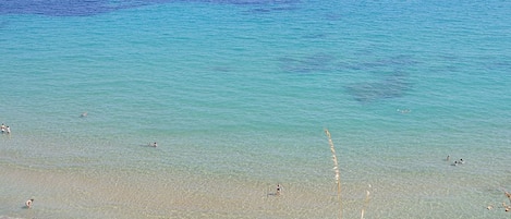 Una spiaggia nelle vicinanze