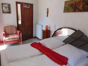 4 Schlafzimmer, Bügeleisen/Bügelbrett, Reisekinderbett