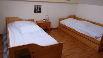 3 bedrooms, iron/ironing board