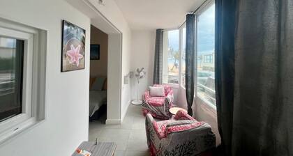 apartment located 50m from the beach
