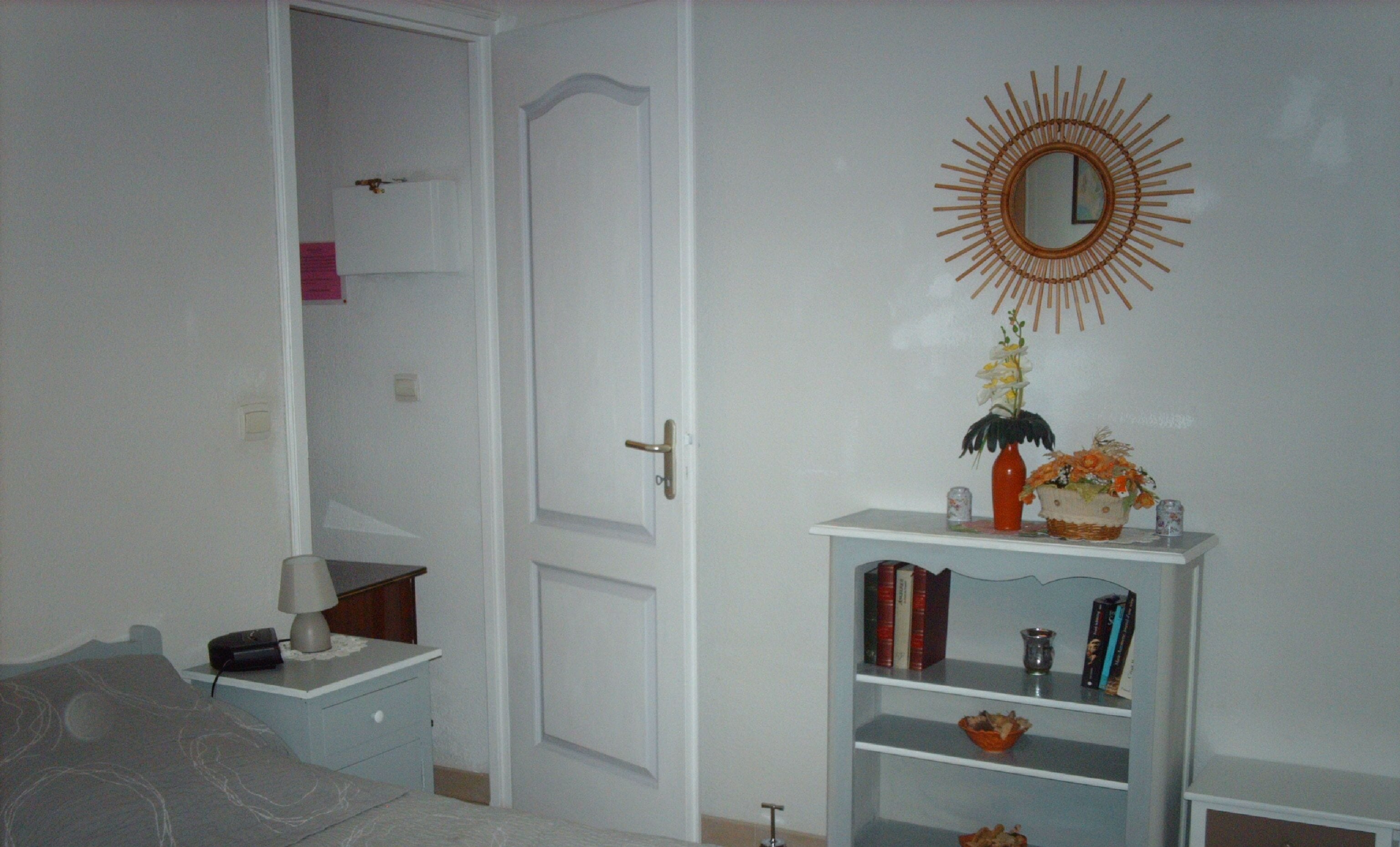 1 chambre, fer et planche à repasser, lit parapluie, Wi-Fi gratuit