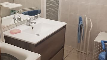Shower, toilet paper