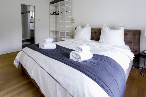 2 bedrooms, iron/ironing board, travel cot, free WiFi